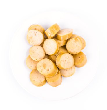 beyaz zemin üzerine beyaz tabak sosis