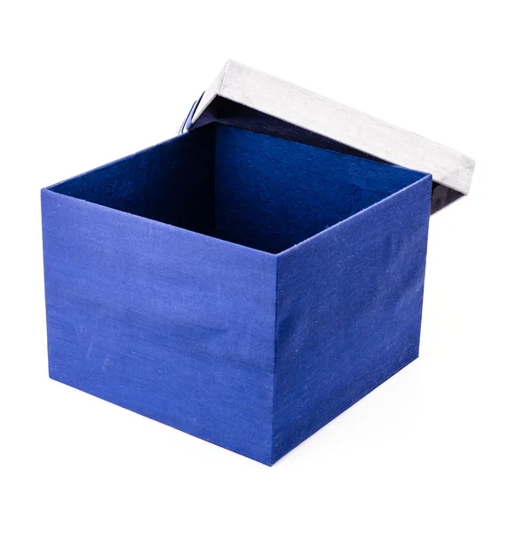 Голубая коробка подарка на белом фоне — стоковое фото