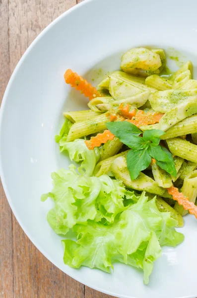 Pesto soslu spagetti — Stok fotoğraf