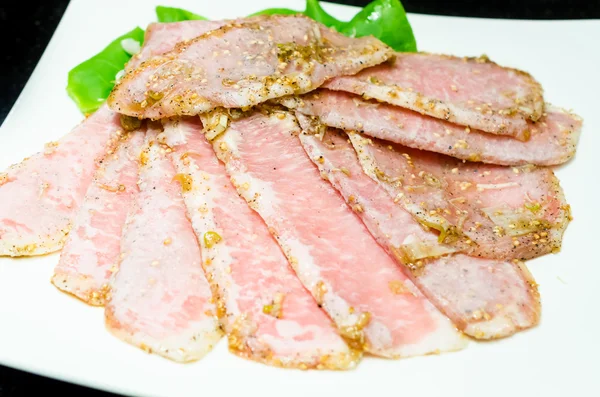 Сире м'ясо свинини — стокове фото