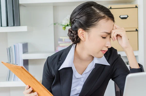 Young business woman headache — Stock Photo, Image