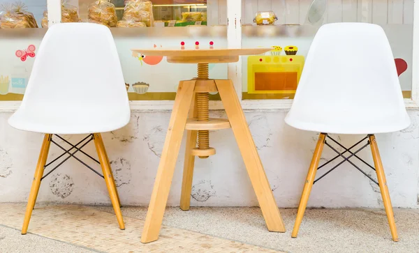 Houten tafel en stoel — Stockfoto