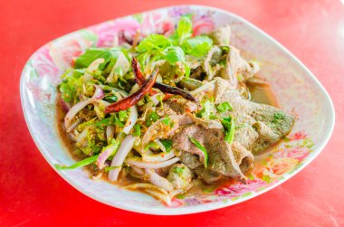 Baharatlı karaciğer salata