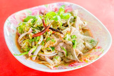 Baharatlı karaciğer salata