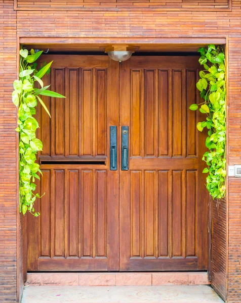 Porta di legno — Foto Stock