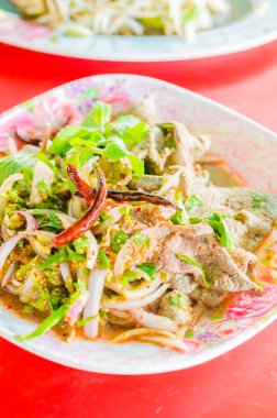 Baharatlı karaciğer salata