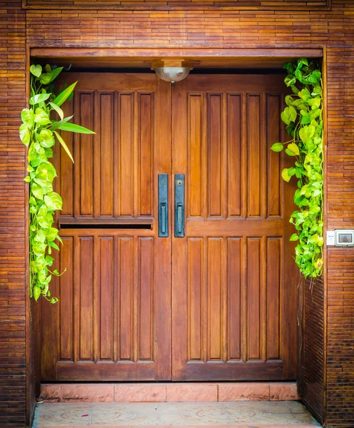 Porta di legno — Foto Stock