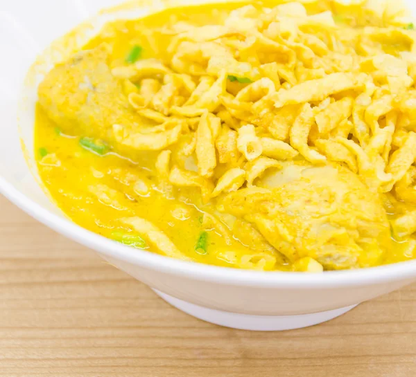 Soupe thaïlandaise au curry aux nouilles — Photo