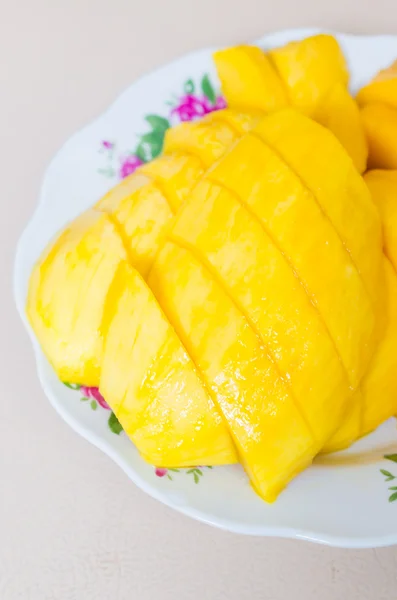 Yellow mango — Stock Photo, Image