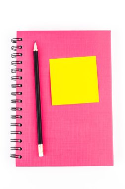 defter ve kalem izole beyaz zemin üzerine not defteri