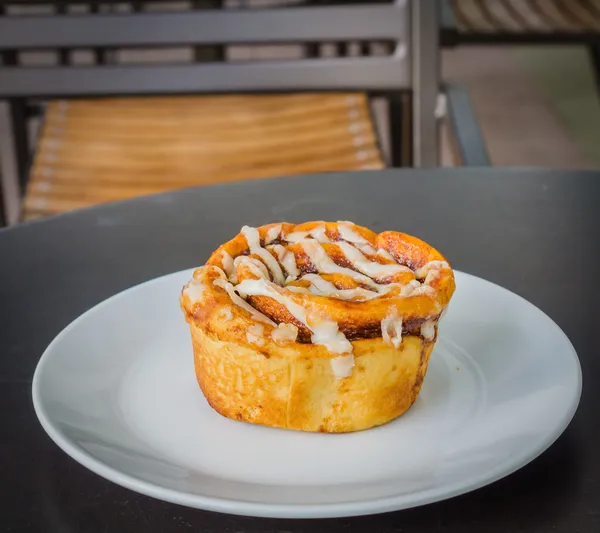 Cinnamon roll — Stock Photo, Image