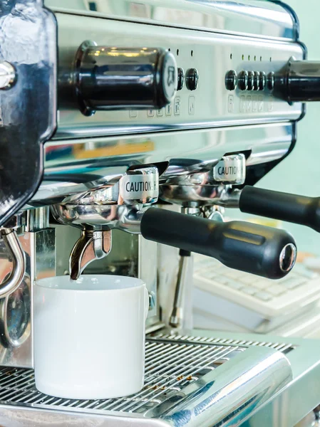 カプチーノ コーヒー コーヒー マシンから — ストック写真