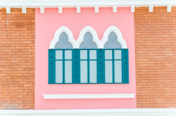 Güzel pencere renk duvar — Stok fotoğraf
