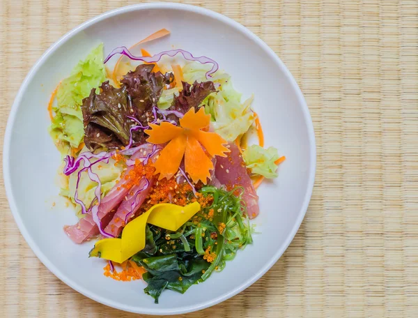 Salada de atum estilo japonês — Fotografia de Stock