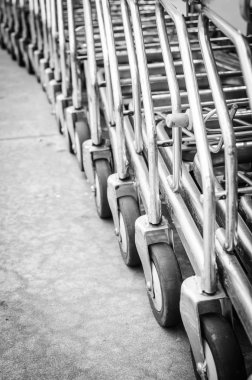 tekerlekli alışveriş sepeti