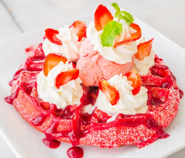 Strawberry waffle — Stock Photo, Image