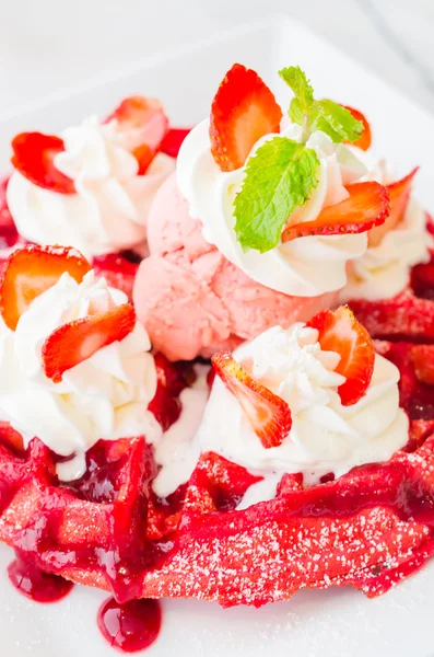 Gaufre aux fraises — Photo
