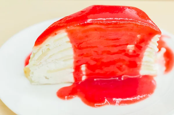 Çilekli krep pasta — Stok fotoğraf