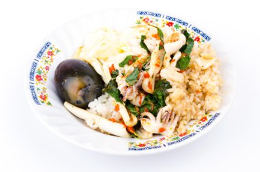 Kızarmış kalamar baharatlı