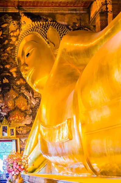 Reclining Buddha — Stock Photo, Image