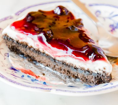 Yaban mersinli cheesecake