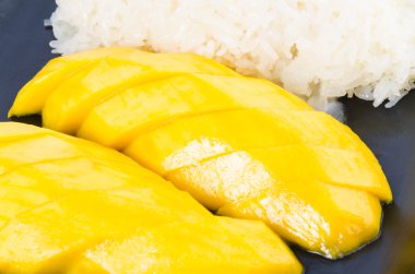 Mango ve yapışkan pirinç