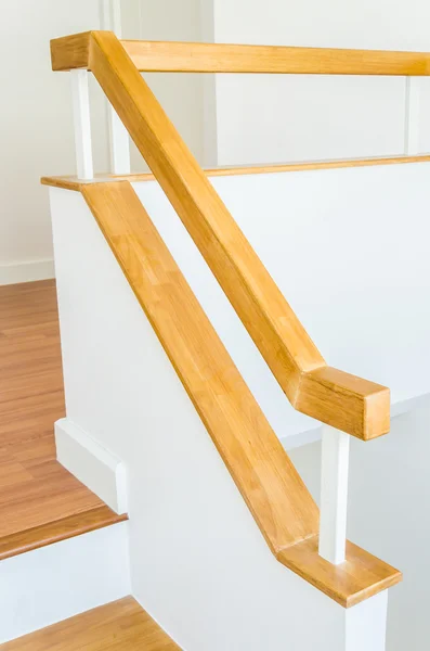 Escalera de madera interior —  Fotos de Stock