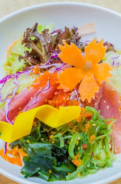 Sałatka z tuńczyka po japońsku — Zdjęcie stockowe