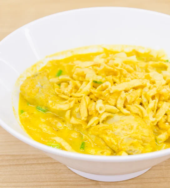 Soupe thaïlandaise au curry aux nouilles — Photo