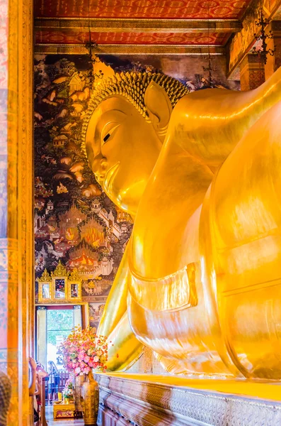 Reclining Buddha — Stock Photo, Image