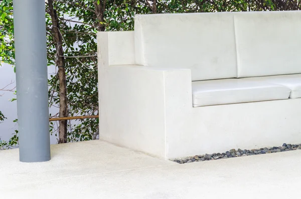 Sofá de cuero blanco — Foto de Stock