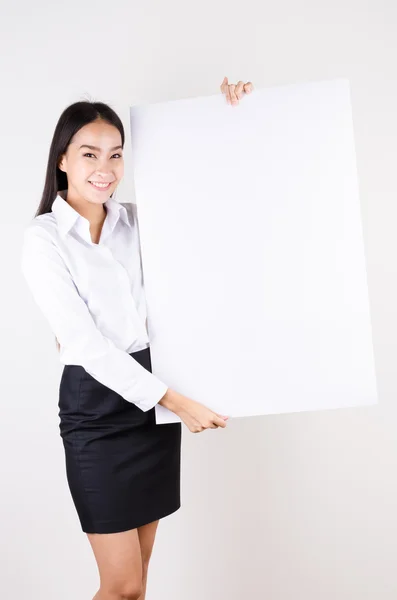 Business kvinna visar tom kartong — Stockfoto