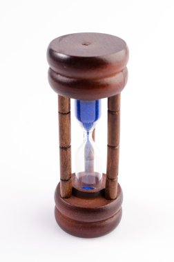 Beyaz arka plan üzerinde izole kum saati, kum saati