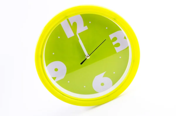 Beyaz arka plan üzerinde izole yeşil saat alarm — Stok fotoğraf