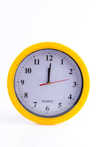 Alarme de relógio amarelo isolado no fundo branco — Fotografia de Stock