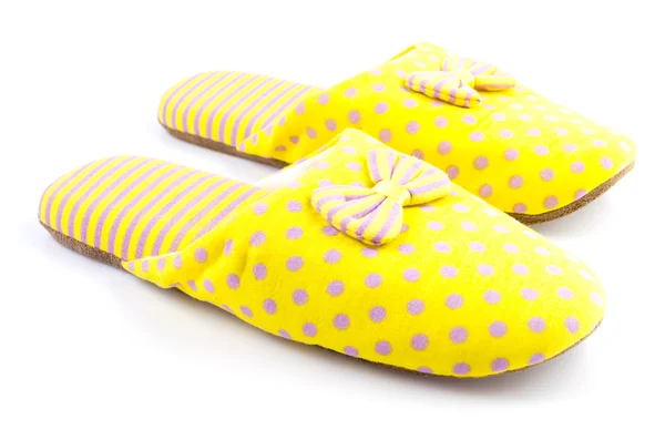 Жовті домашні тапочки ізольовані на білому тлі — стокове фото