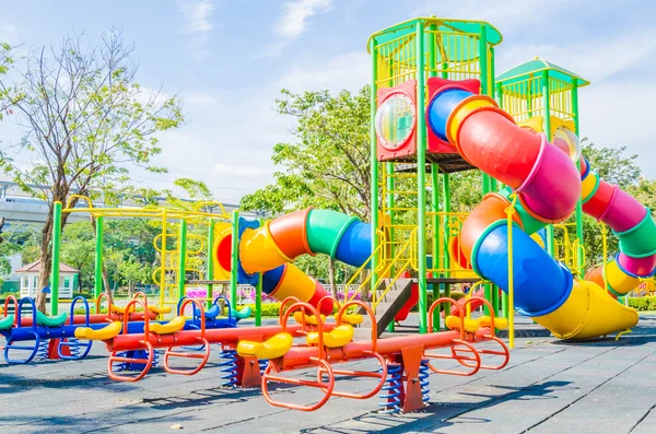 Zona de juegos al aire libre —  Fotos de Stock