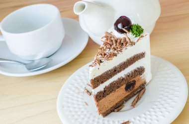 siyah kiraz ile çikolatalı kek