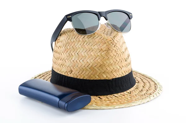 Chapeau, lunettes de soleil et lotion corporelle — Photo