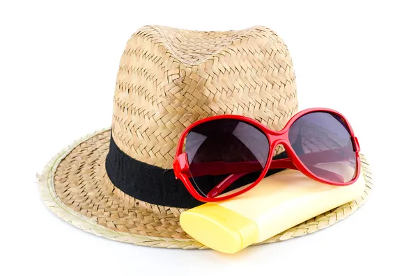 Cappello, occhiali da sole e crema per il corpo — Foto Stock