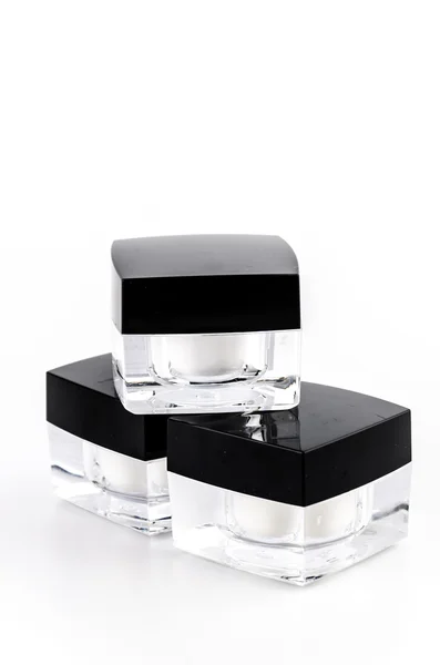 Crema de botella de loción cosmética en blanco aislado fondo blanco — Foto de Stock