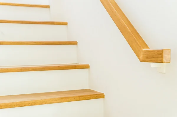 Escalera de madera interior —  Fotos de Stock