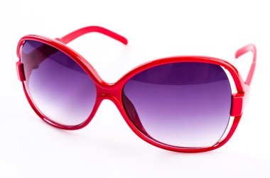 kırmızı güneş gözlüğü