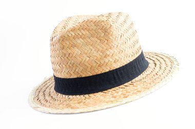 Hasır Şapka beyaz arkaplanda izole edildi