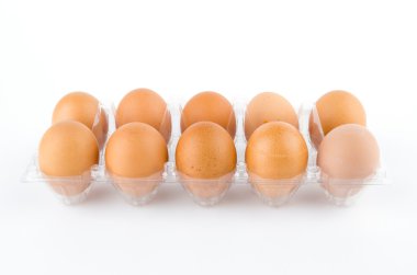 yumurta dolu izole beyaz arka plan