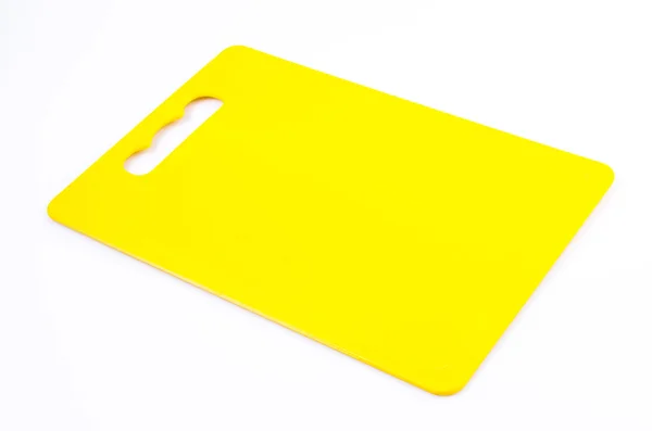 Beyaz arka plan üzerinde izole sarı plastik kesme tahtası — Stok fotoğraf