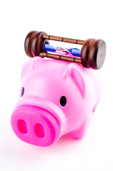 Piggy bank en zand klok geïsoleerd op witte achtergrond — Stockfoto