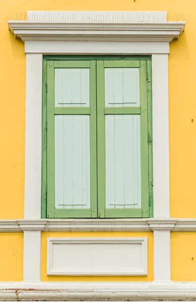 Träfönster — Stockfoto