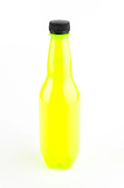 Refrigerante garrafa bebida isolado fundo branco — Fotografia de Stock