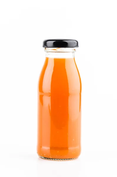 Frasco de suco de laranja isolado fundo branco — Fotografia de Stock